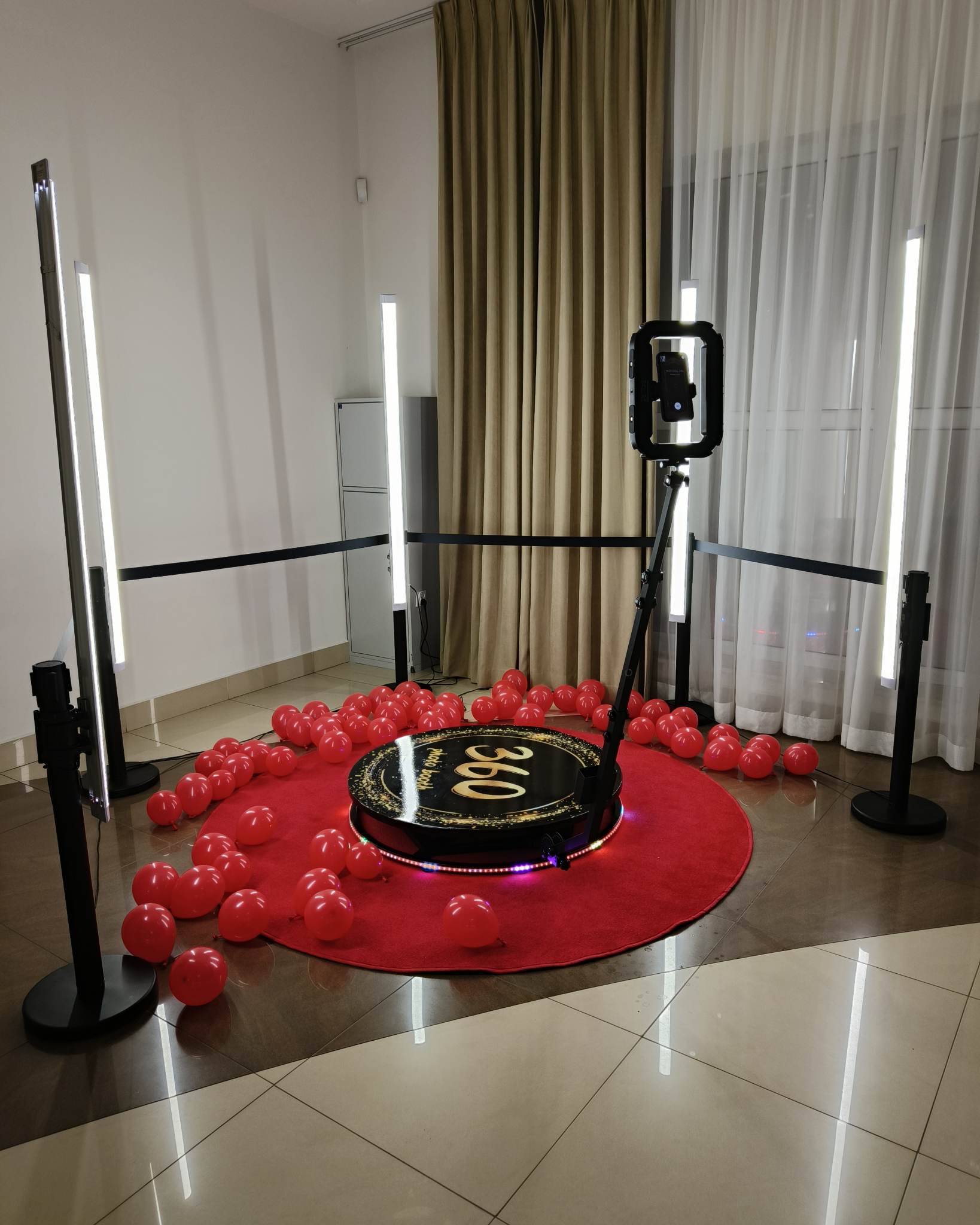 Fotobudka 360 wynajem impreza czerwone balony Warszawa